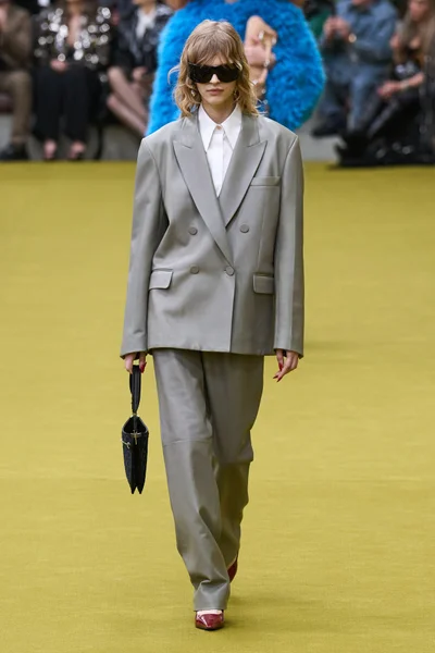Look 8